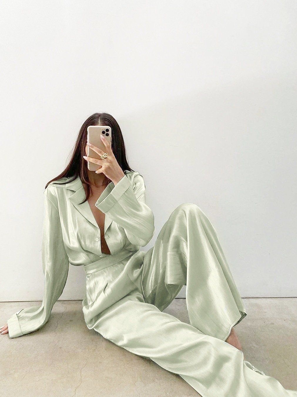 Elegant Woman In Green Retro Two-Piece Women’s Suit