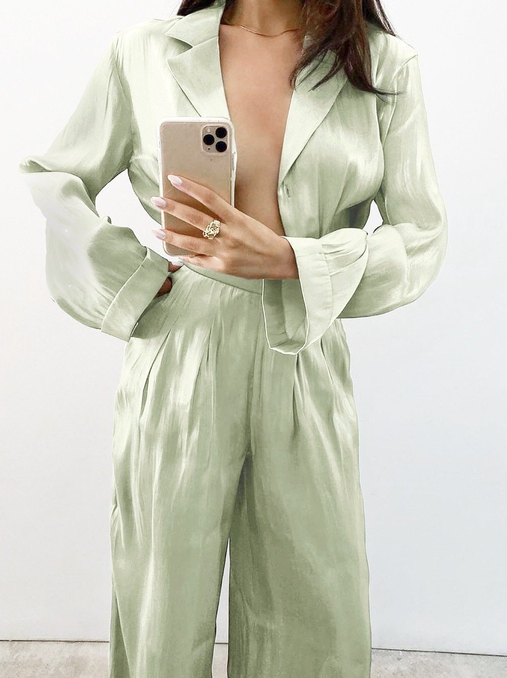 Elegant Woman In Green Retro Two-Piece Women’s Suit